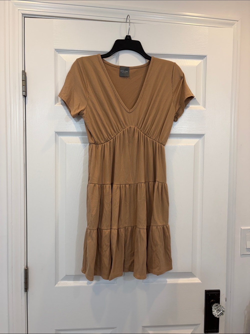 Women’s Short Sleeve Tiered V-Neck Dress - Tan
